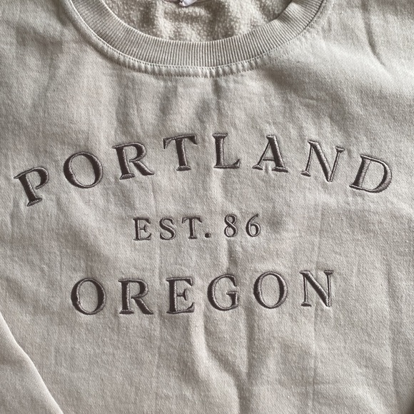 “Portland Oregon” cropped crewneck - Picture 5 of 11